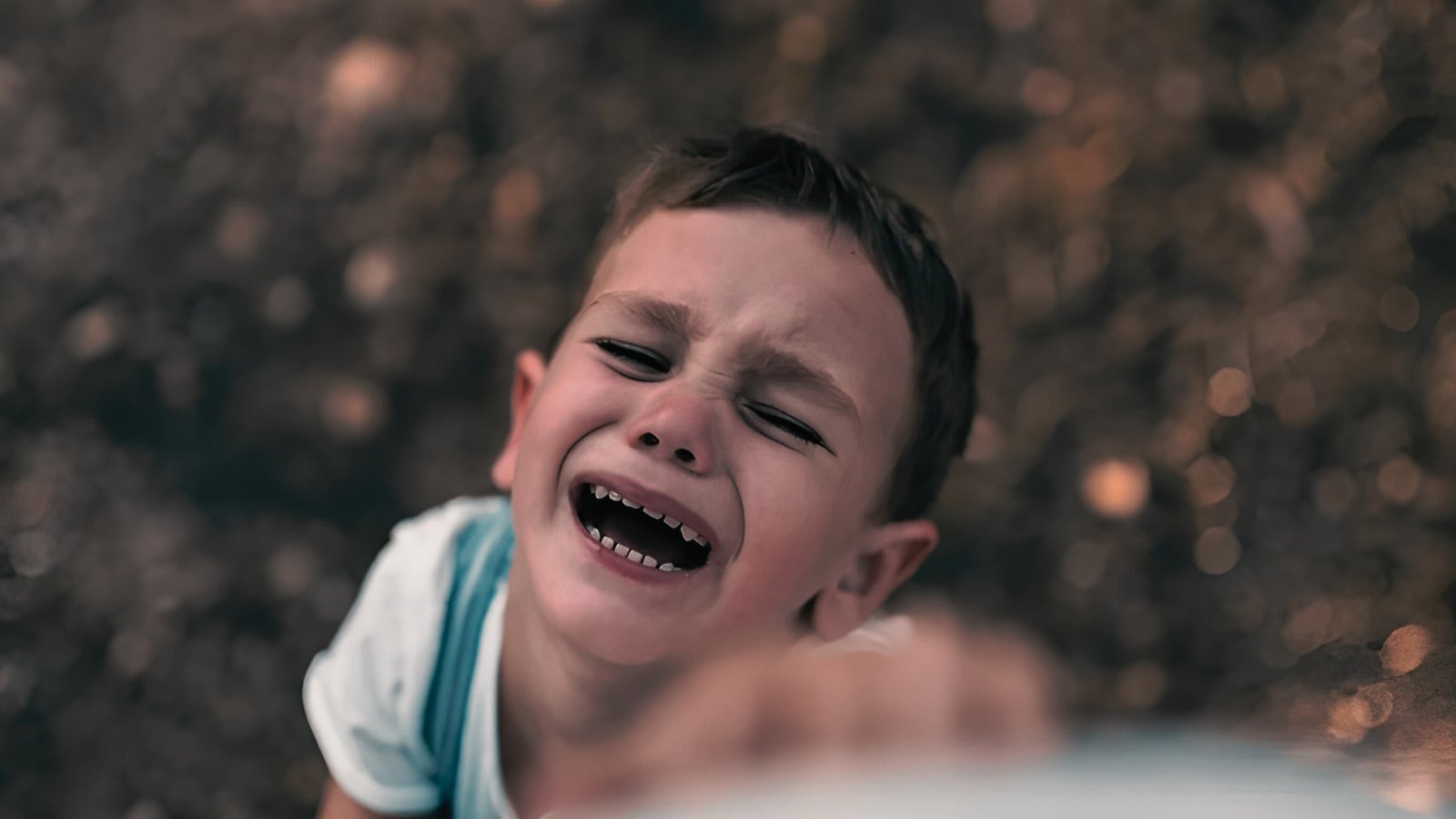 how to discipline a 2-year-old when they hit