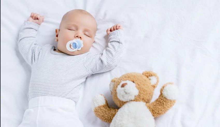 can infants sleep with a pacifier