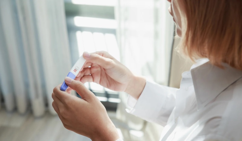 How Long Will an Ovulation Test Stay Positive