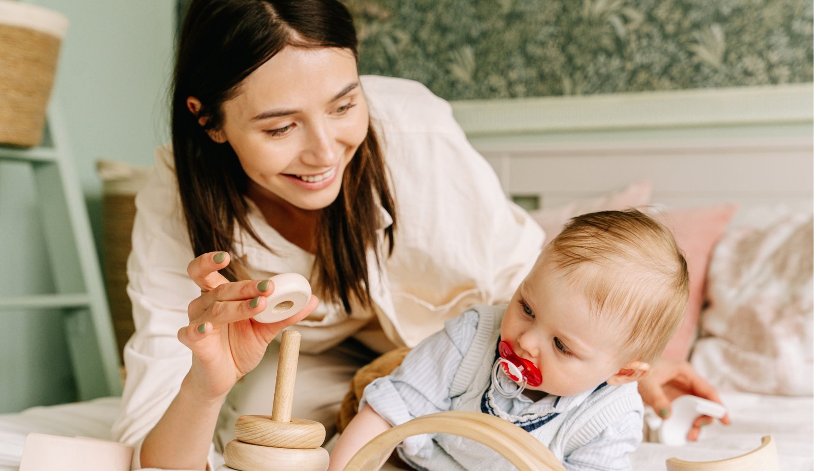 Best Pacifiers for Breastfed Newborns