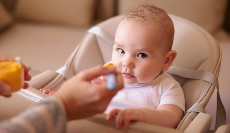 Breastfeeding and Introducing Solids