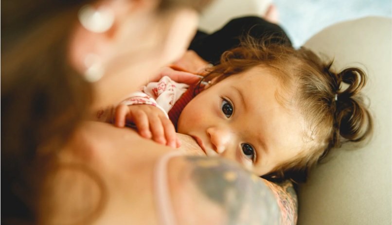 Starting Solids While Breastfeeding