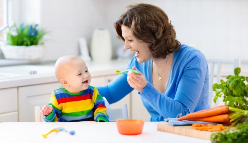What Solid Foods to Introduce at 6 Months